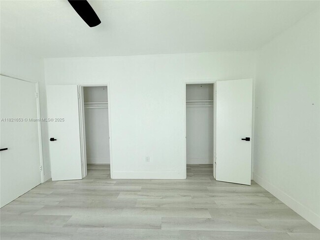 Building Photo - 9270 E Bay Harbor Dr
