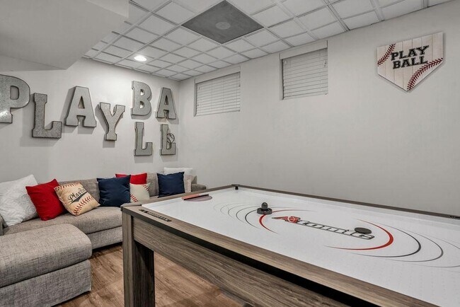 Building Photo - 3636 N Racine Ave