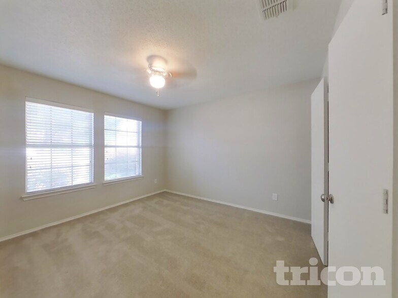 Building Photo - 2636 Peach Dr