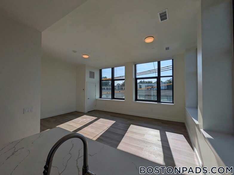 Building Photo - 1079 Commonwealth Ave