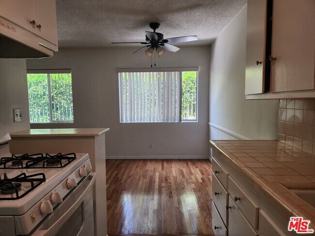 Building Photo - 8853 Alcott St