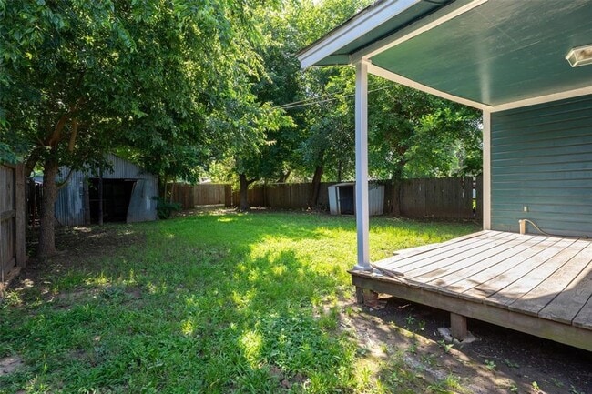 Building Photo - A must see 3 bedroom 2 bath in El Reno!