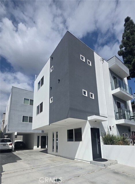 Building Photo - 6845 Haskell Ave