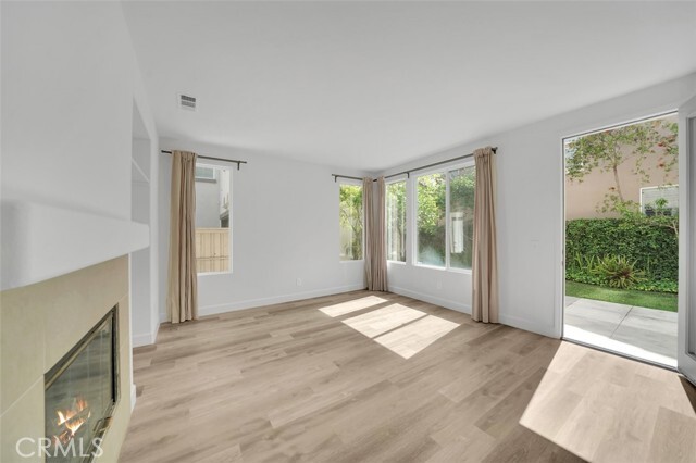 Building Photo - 24 Periwinkle