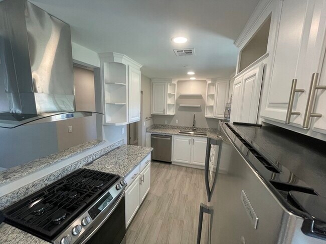 Building Photo - Fully Remodeled Tempe