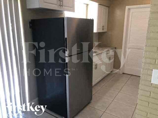 Building Photo - 2840 SW 2nd Ct