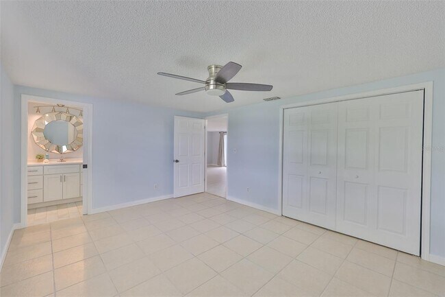 Building Photo - 423 Flamingo Dr