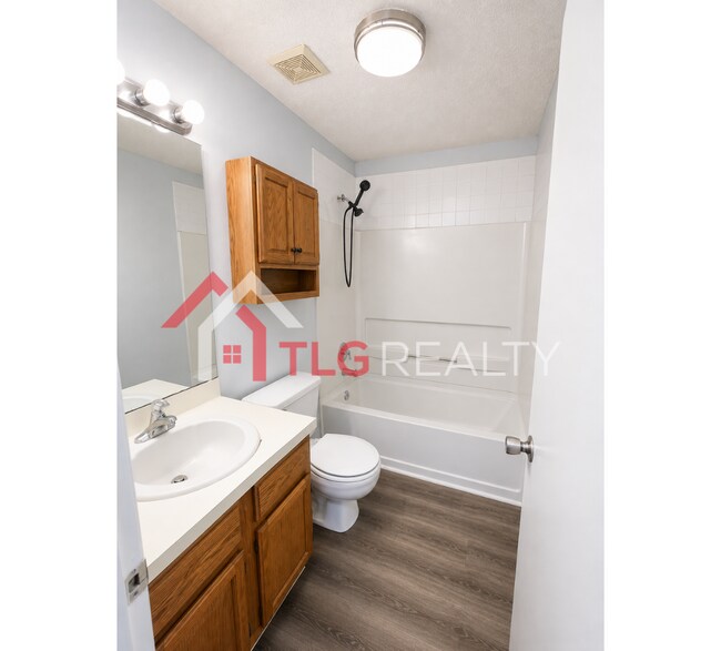 Building Photo - 3821 Rosedown Dr