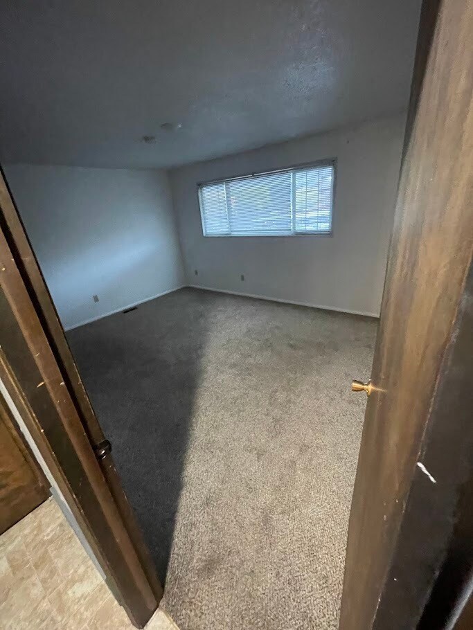 Building Photo - 9917 N Waikiki Rd