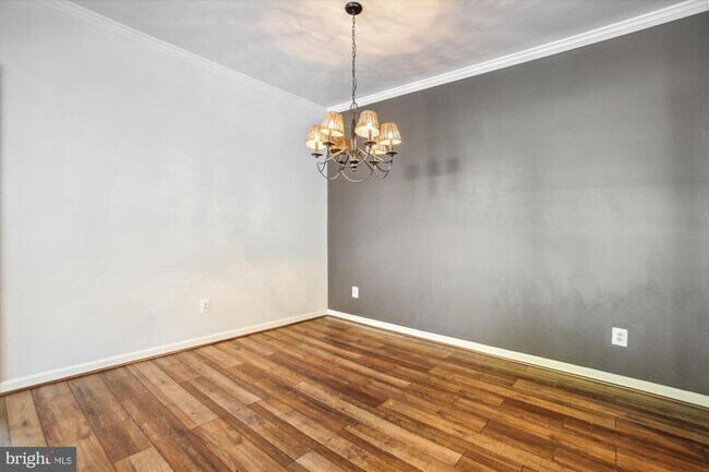 Building Photo - 6533 Grange Ln