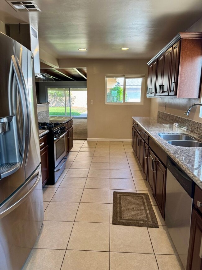Building Photo - Beautiful House in Allied Gardens!