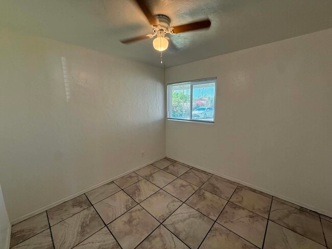 Building Photo - 4634 E Montecito St