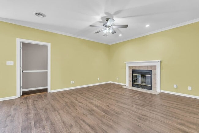 Building Photo - Renovated 4 Bedroom 3 Home for Rent!