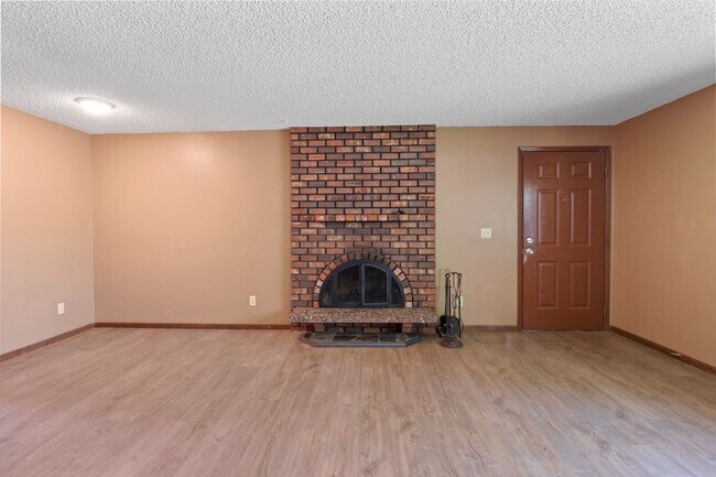 Building Photo - 505 W Ivanhoe Rd