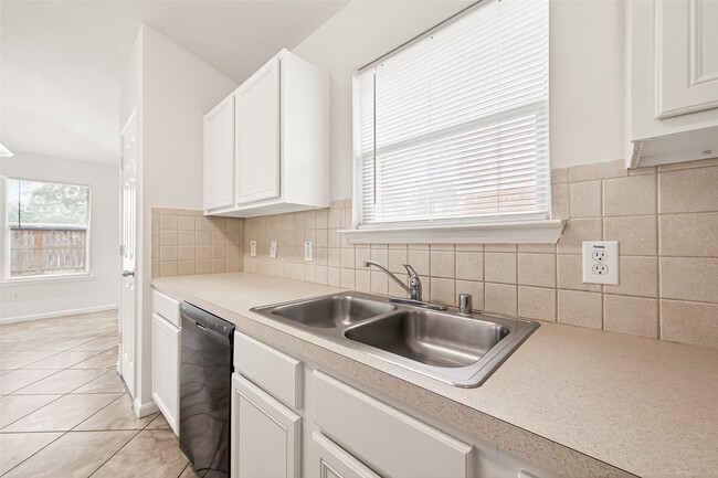 Building Photo - 2806 Powell Springs Ct