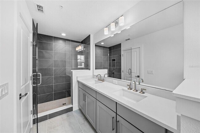 Building Photo - 1856 Crowncrest Dr