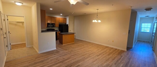 Building Photo - Great condo near Hanes Mall area, Clemmons and I40