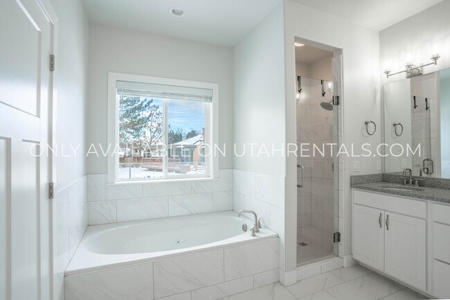 Building Photo - 472 S 230 W