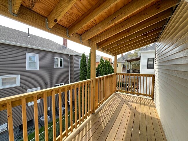 Building Photo - 42 Pinkham Rd