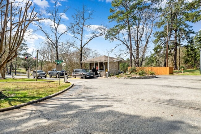 Building Photo - 201 Sunny Hill Dr