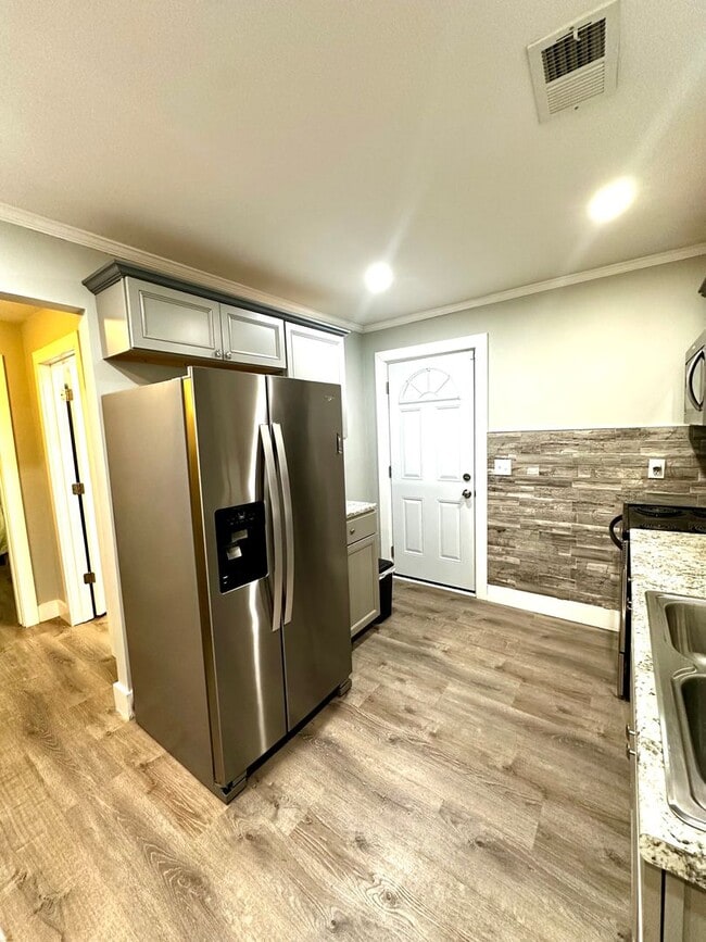 Building Photo - East Nashville Single-Family Home | Large Fenced Yard + Off-Street Parking | Across from Clevelan...