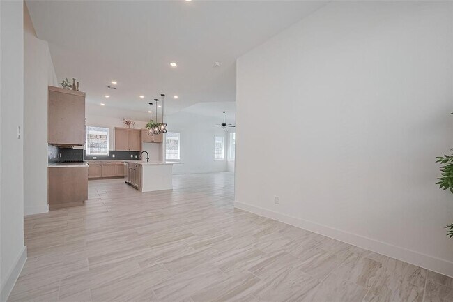 Building Photo - 3328 Voda Bnd Dr