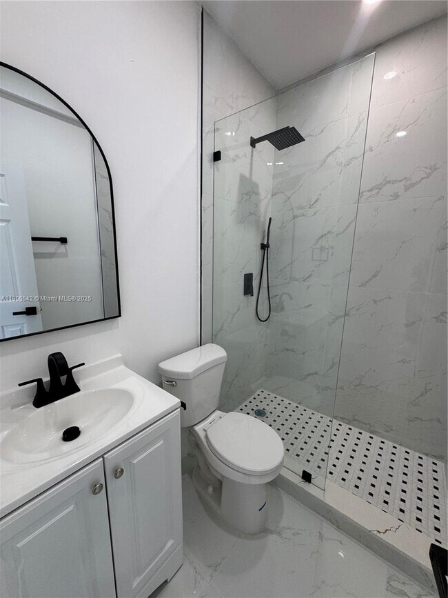 Building Photo - 4028 SW 11th St