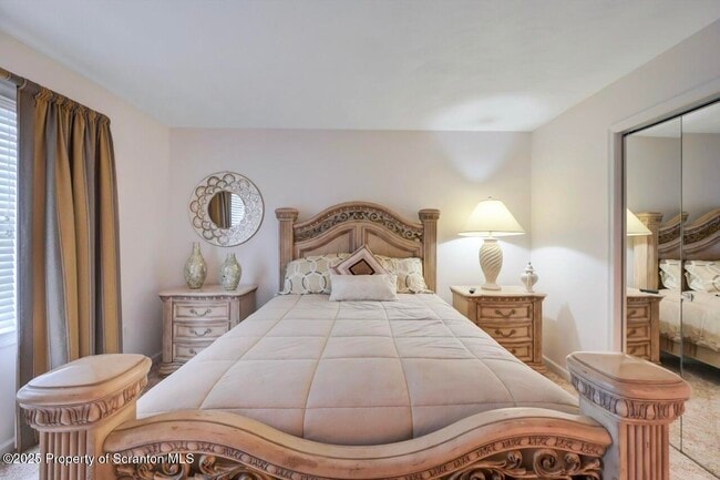 Building Photo - 11 Gilroy St