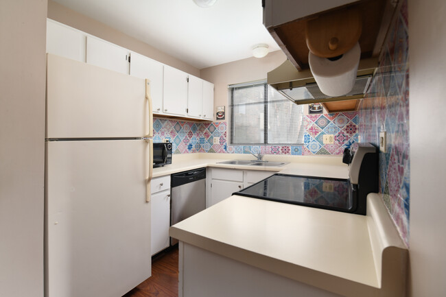 Building Photo - 425 Berkshire Dr