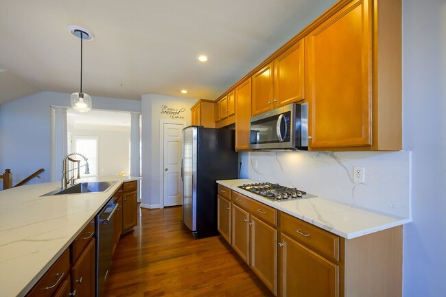 Building Photo - Luxury Living in the Villages of Urbana