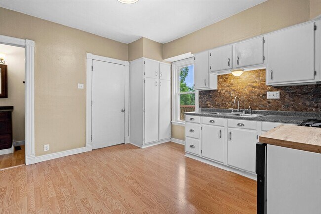Kitchen and back deck entry - 829 W Lincoln Ave