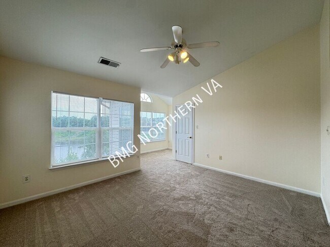 Building Photo - 10230 Magnolia Grove Dr