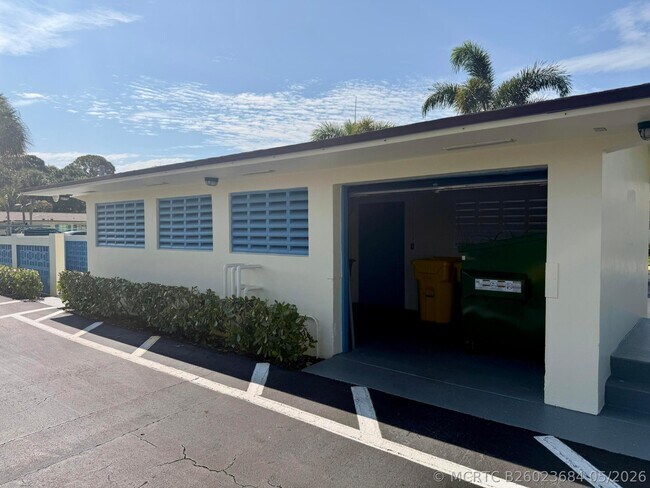 Building Photo - 2854 Crosley Dr E