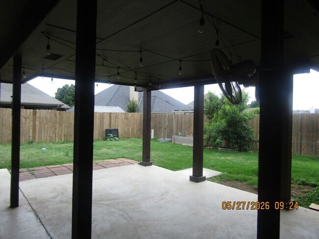 Building Photo - Beautiful 4-bedroom home located in the Heritage Hills Area!
