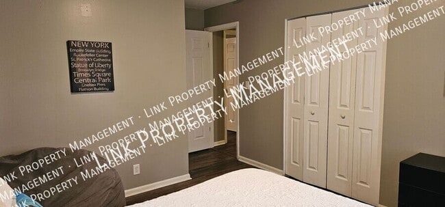 Building Photo - 2433 Meade Cir