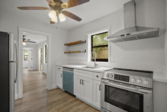 Building Photo - 422 Kanuga Dr