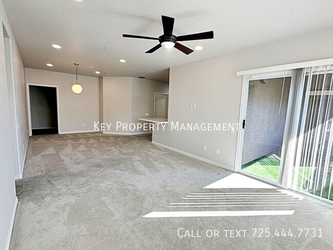 Building Photo - 3 BEDROOM 2 BATH 2 CAR GARAGE CONDO IN GAT...