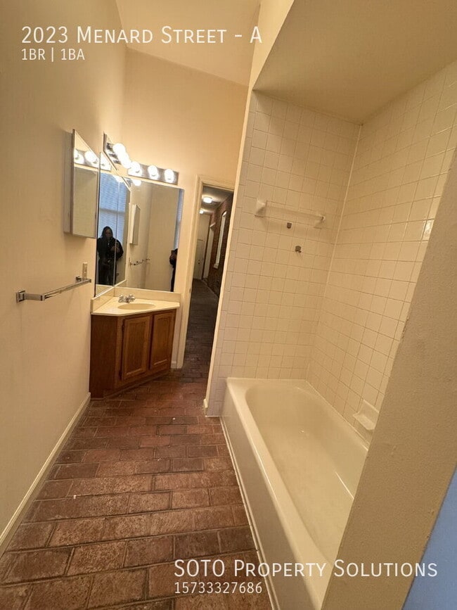 Building Photo - 2023 Menard St