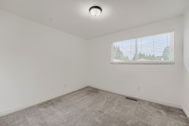 Building Photo - 4bd/2.75ba Renton Home