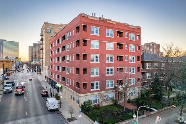 Building Photo - 4363 N Kenmore Ave