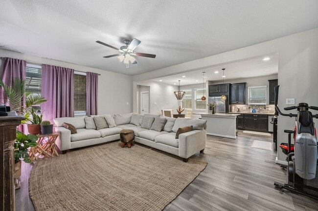 Building Photo - 16323 Apache Wds Wy