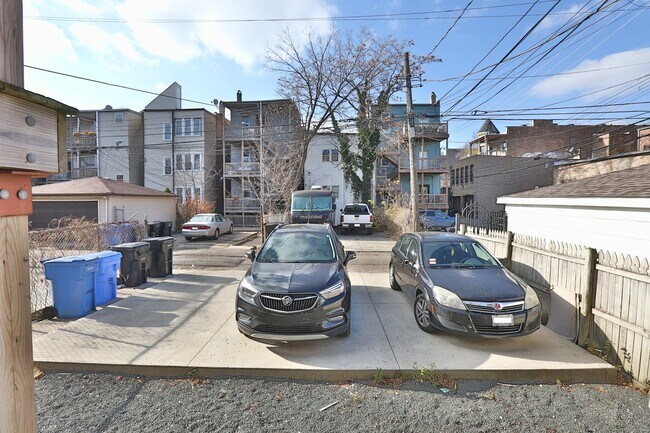 Building Photo - 1542 N Oakley Blvd