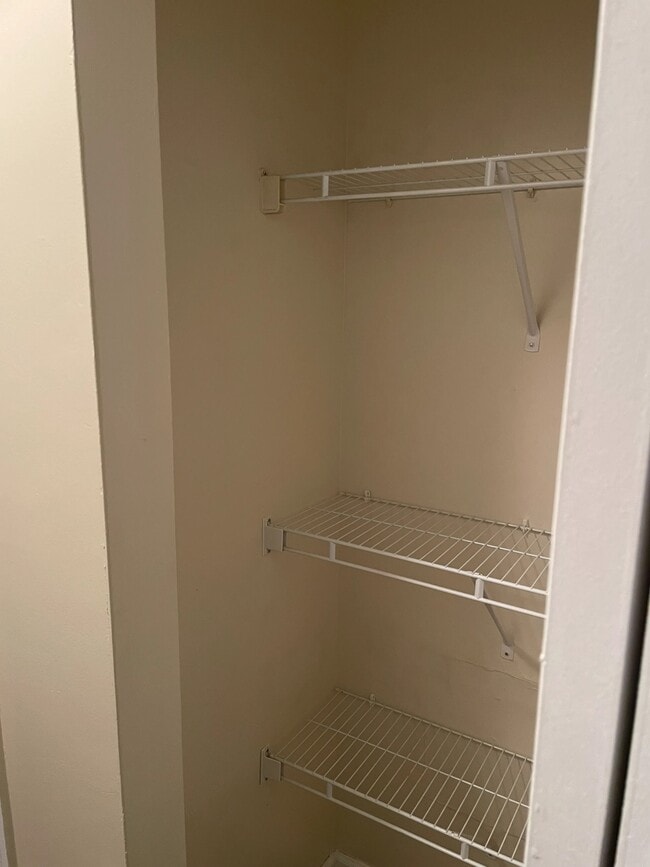 Building Photo - 2817 Ridgecrest Dr