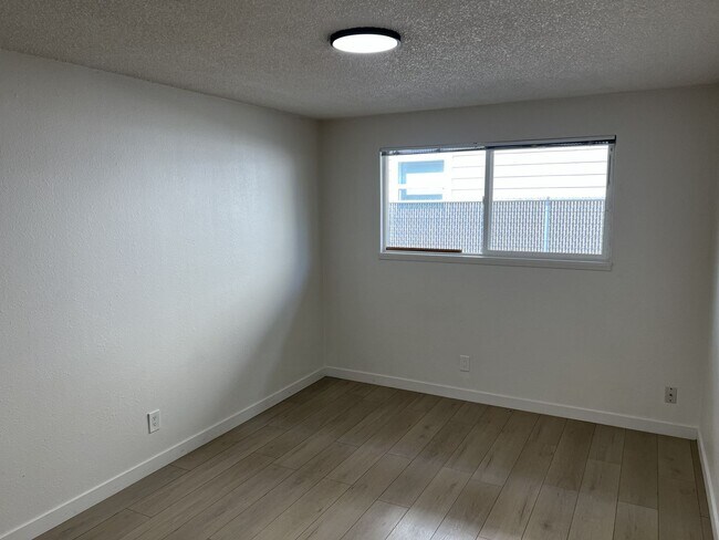 Building Photo - 408 SE Denver St