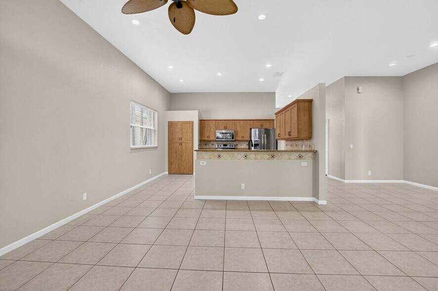 Building Photo - 5346 Vallejo Ter