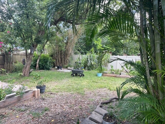 Building Photo - 111 Valencia Dr