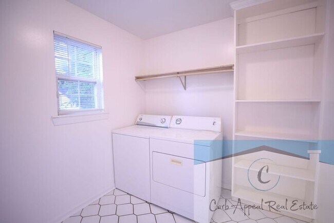 Building Photo - First month move in special $900!! Beautiful 3-bed, 2 bath condo with fireplace, 2-car garage - i...