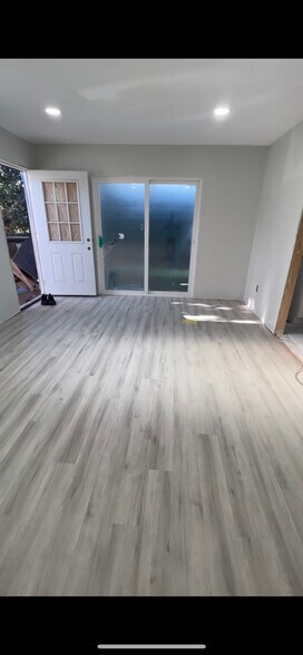 Building Photo - 2005 10th St