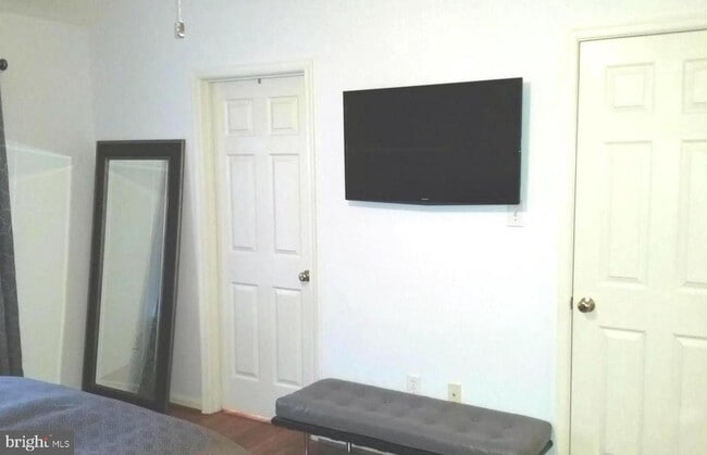 Building Photo - 5520 Jowett Ct