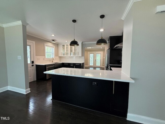 Building Photo - 215 Walnut St